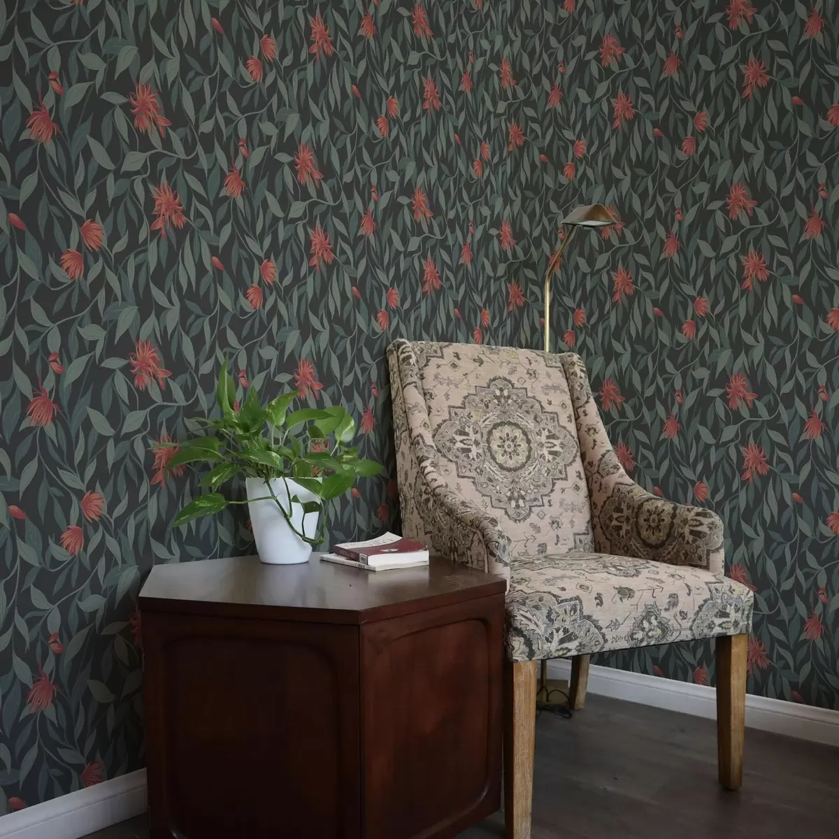 Bakgrund Hängande grenar med röda blommor a00052v1