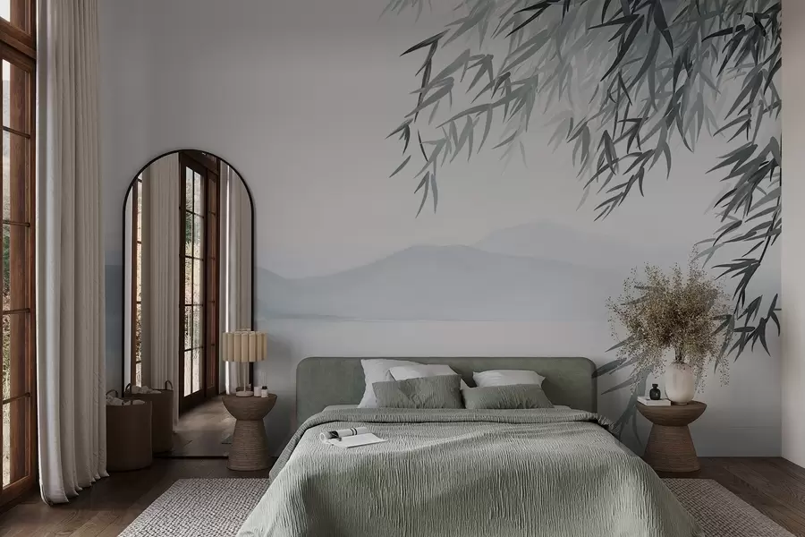 Fototapet Bambulöv hängande över en sjö med berg i bakgrunden, mjuka blå och vita toner, tuschmålningsstil w09048