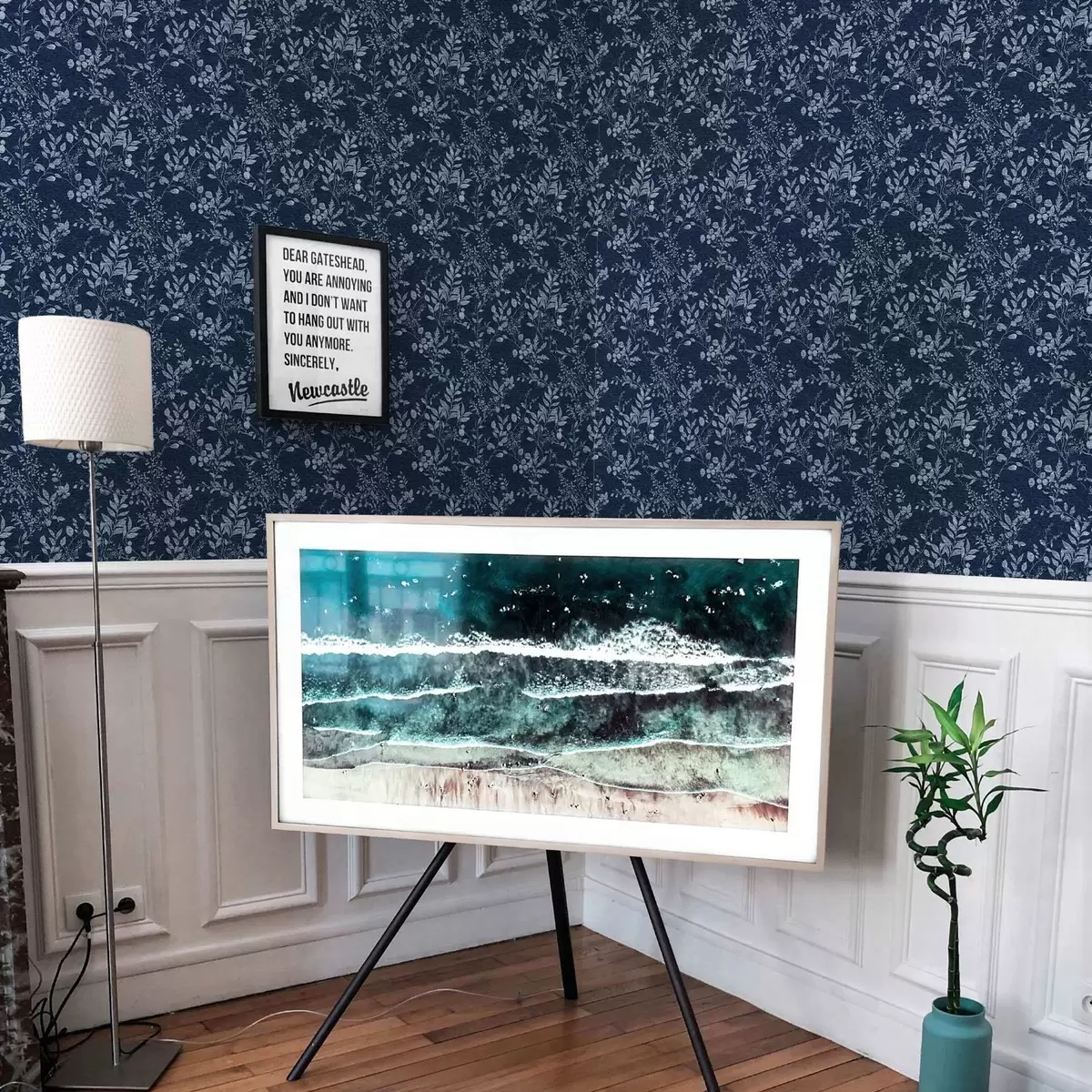 Bakgrund Ljust botaniskt tryck på mörk bakgrund a00166