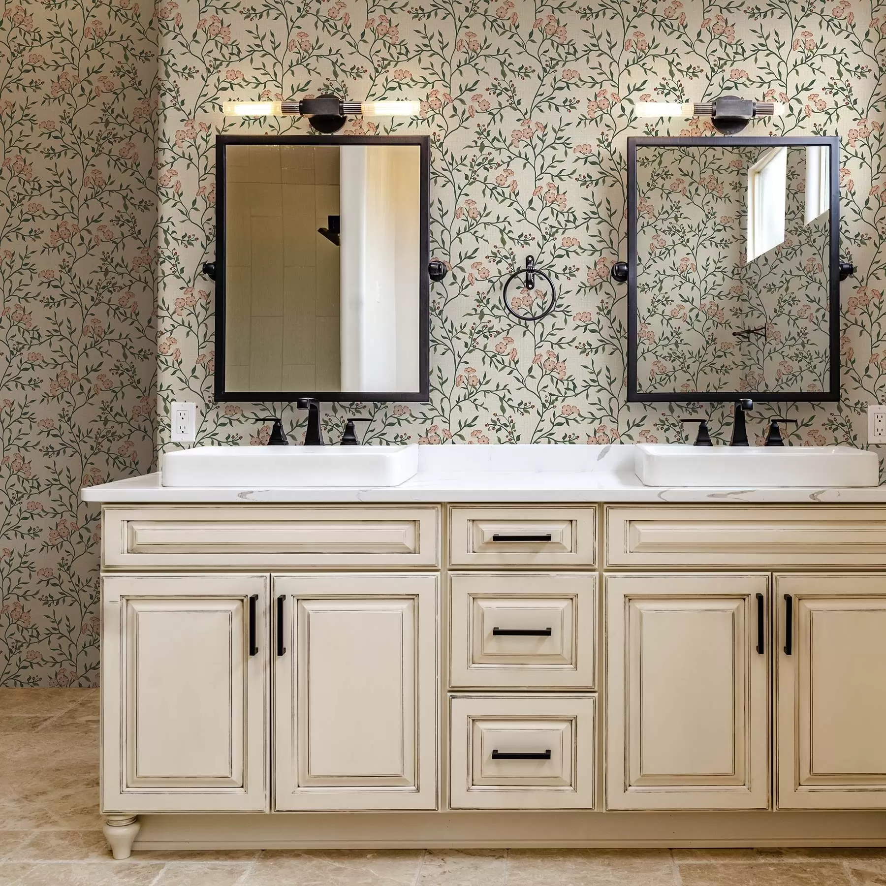 Fototapet Genombrutna grenar med korallblommor, blommönster a00221