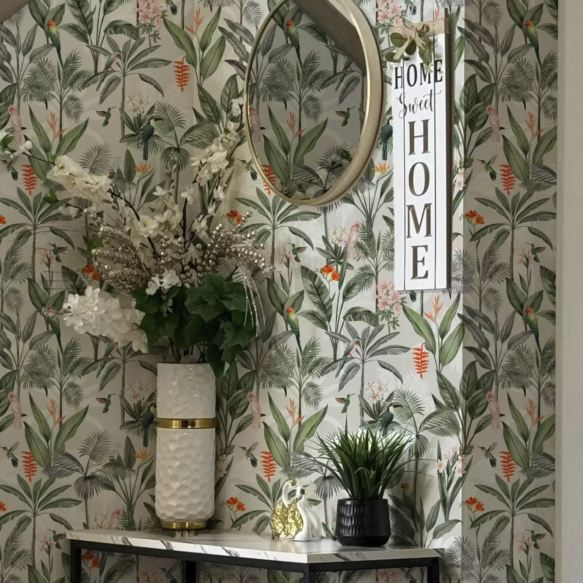 Bakgrund Tropiska fåglar bland palmblad a00308