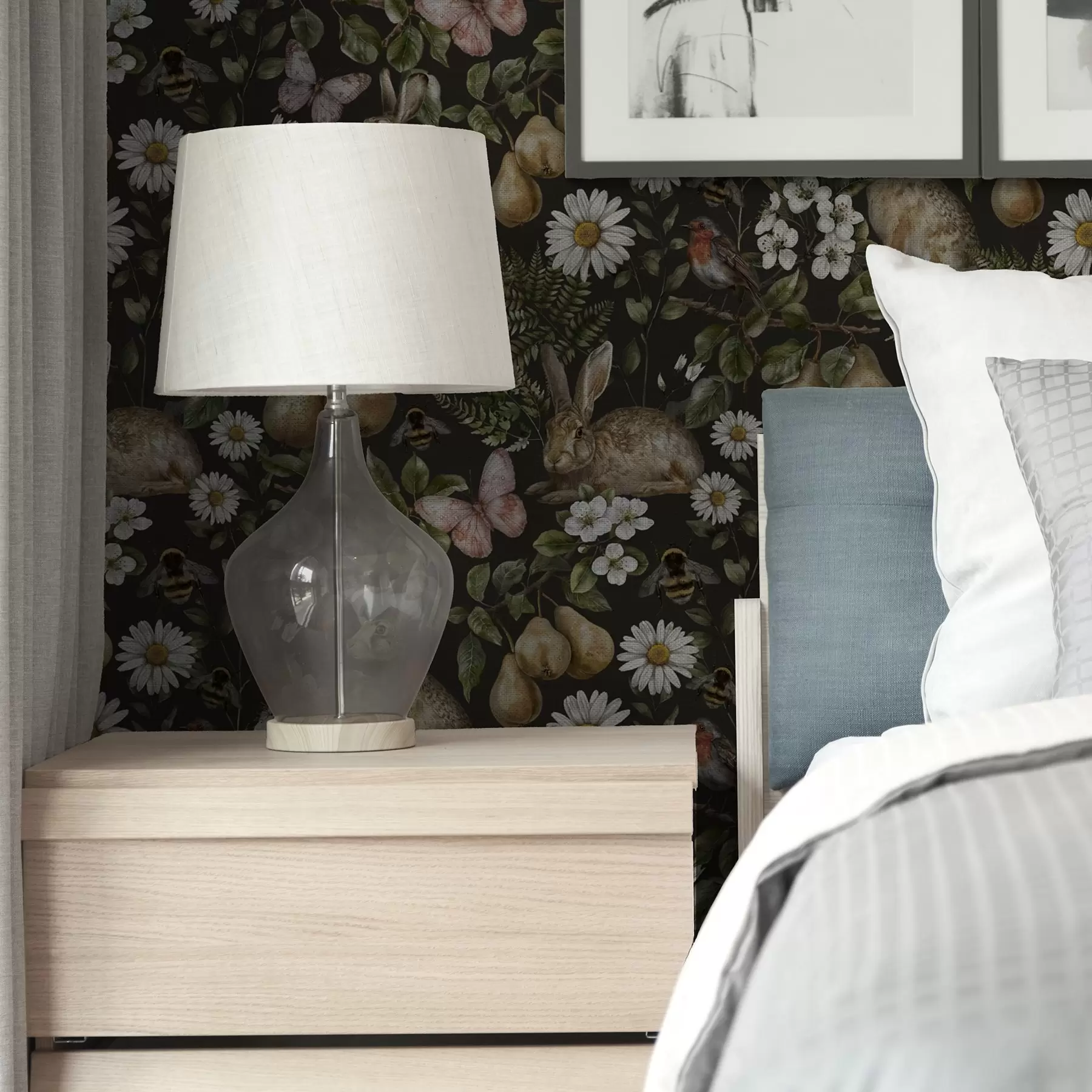 Fototapet Realistiska kaniner, päron, blommor och insekter på en mörk bakgrund a00401