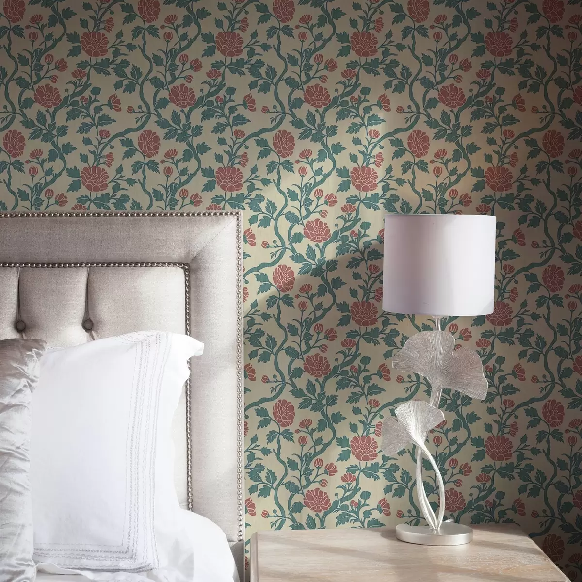 Bakgrund Rosa prydnadsblommor på en beige bakgrund a00414