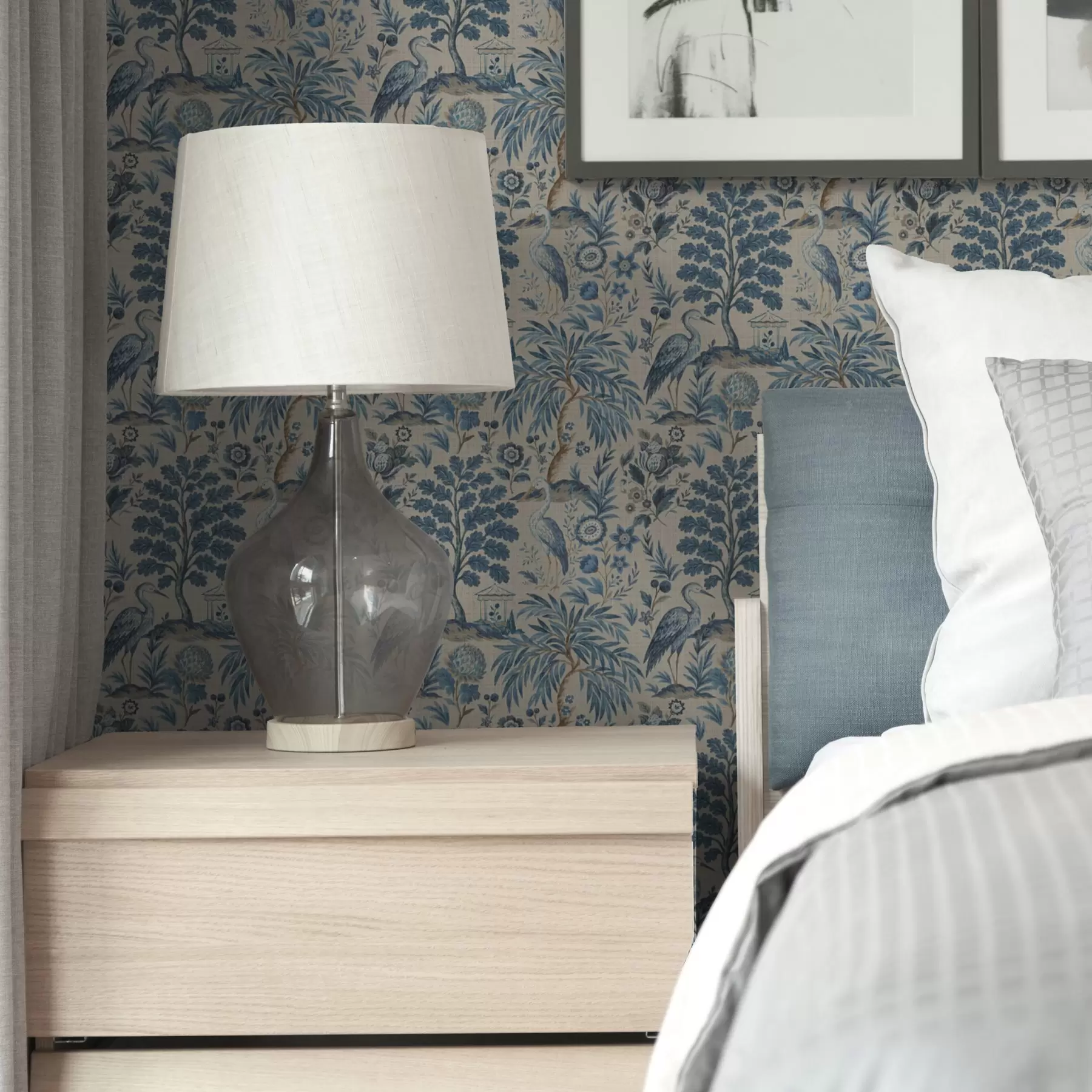 Fototapet Toile de Jouy-stil med blå fåglar och tropiska träd a00382