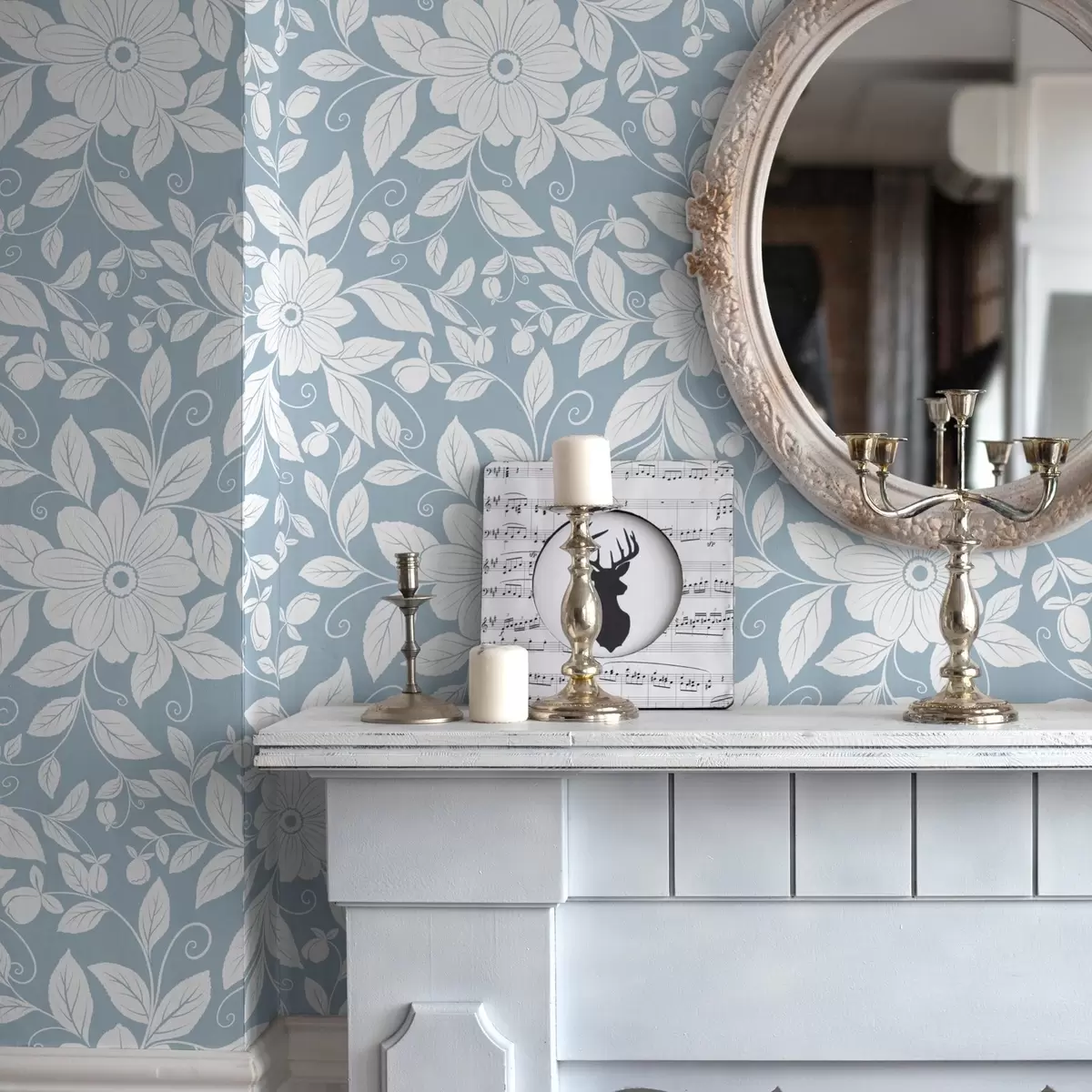 Bakgrund Vit blomsterkontur på en pastellblå bakgrund a00452