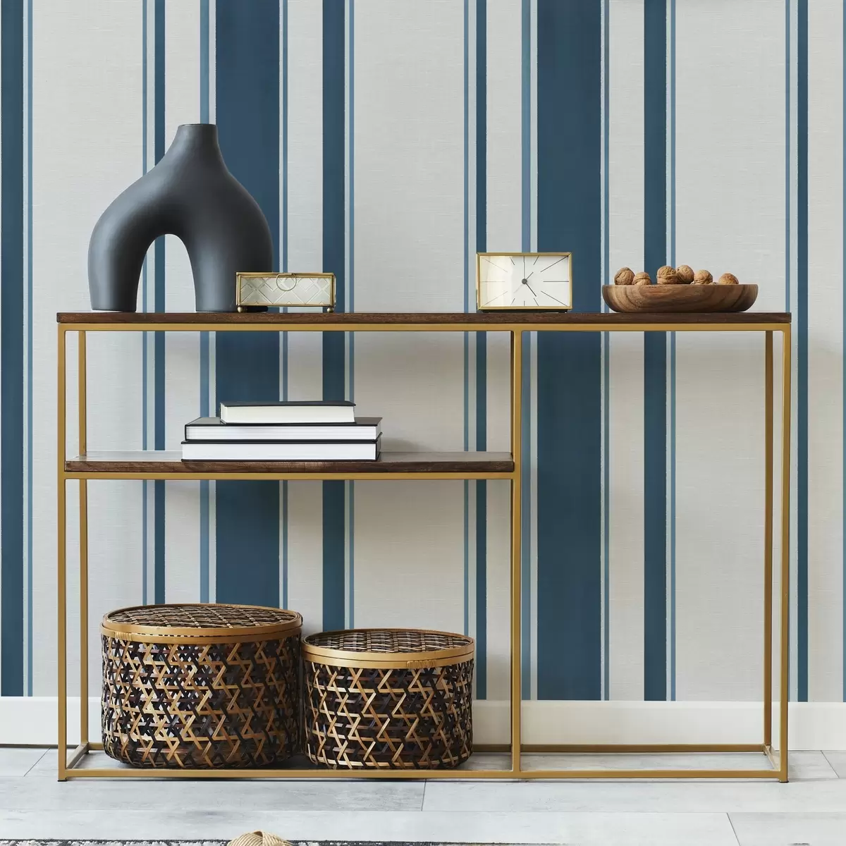 Bakgrund Blå och turkosa vertikala ränder på en ljus bakgrund a00528