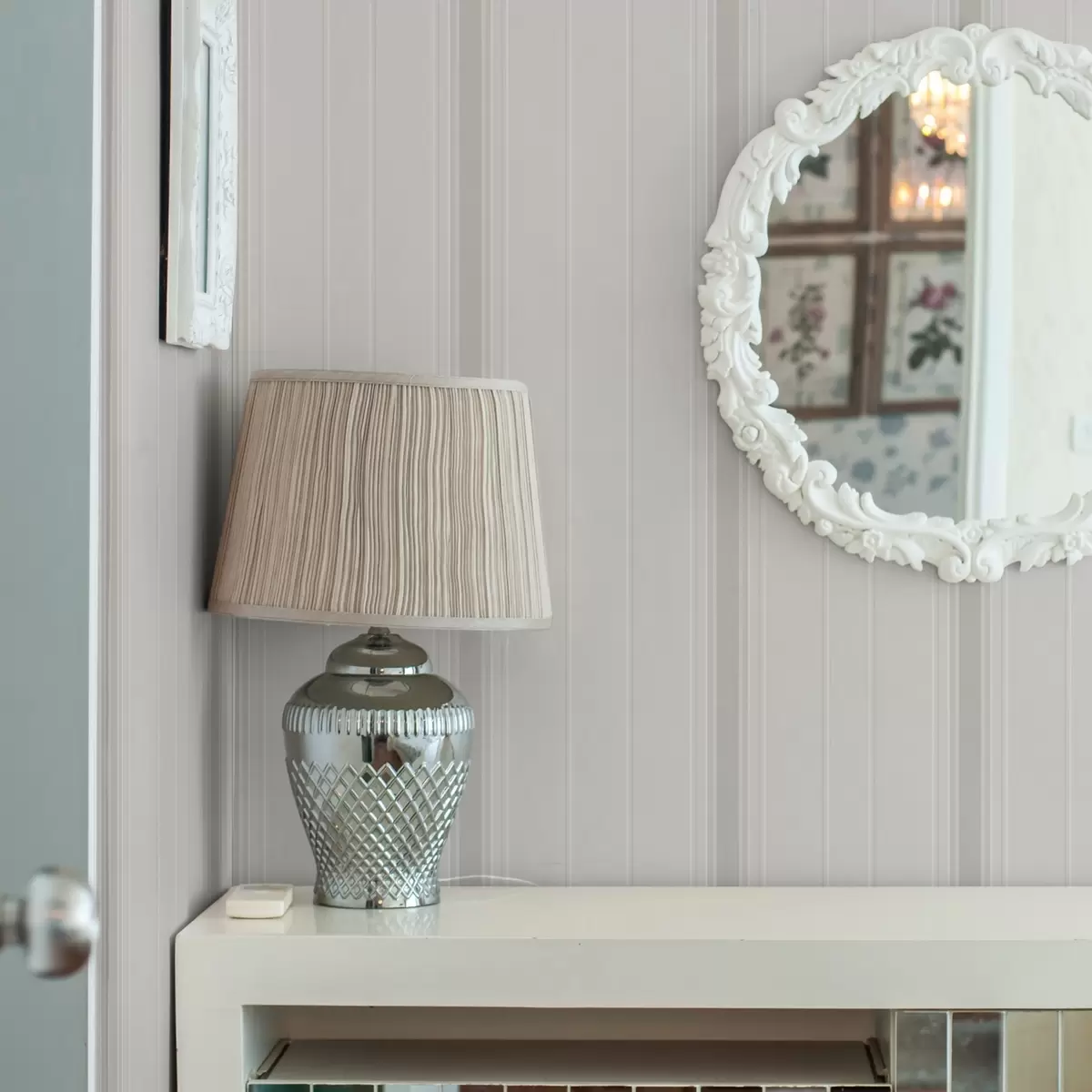 Bakgrund Beige bakgrund med tunna och medelstora gråvita ränder a00559