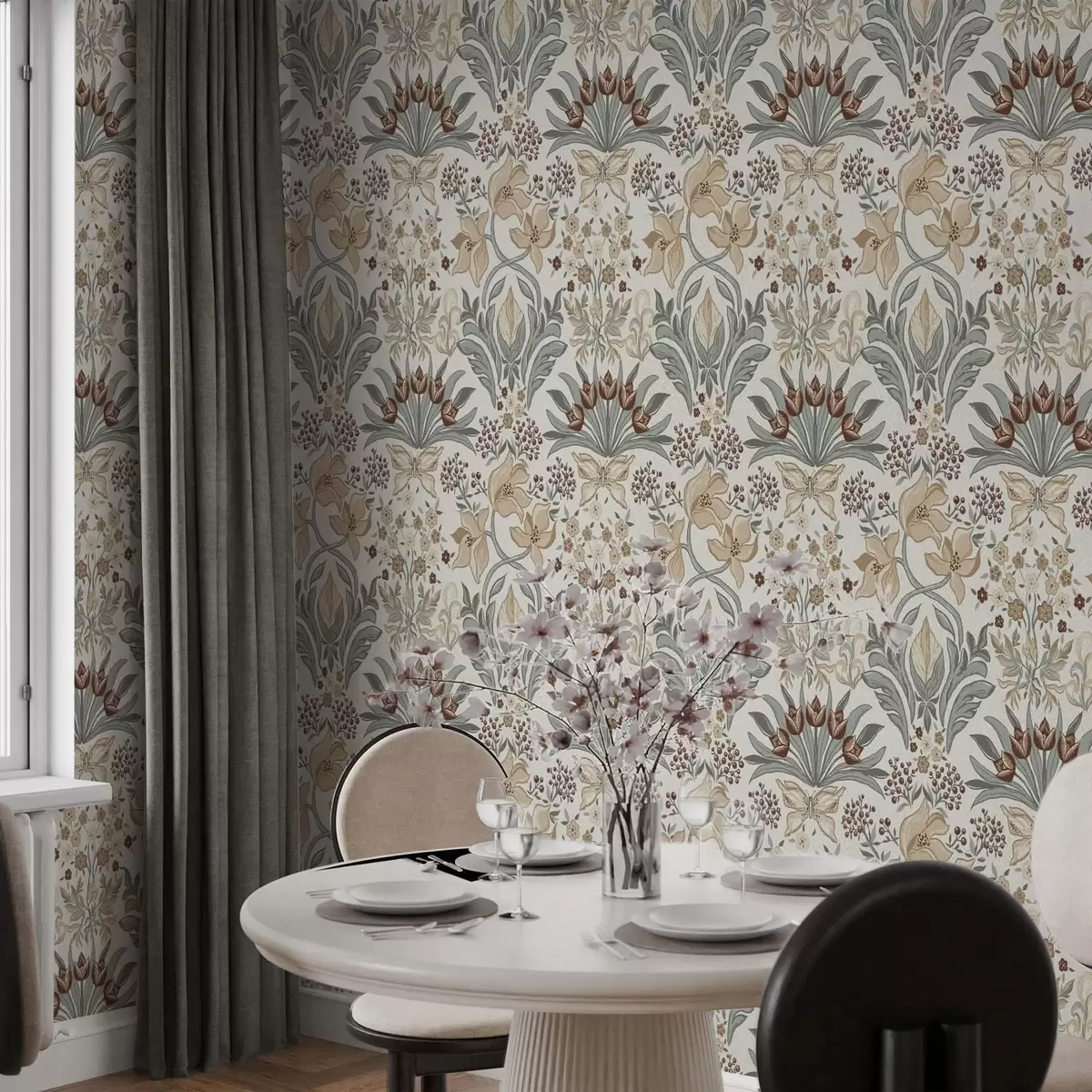 Bakgrund Dekorativa liljor och en fjäril på en krämfärgad bakgrund a00500