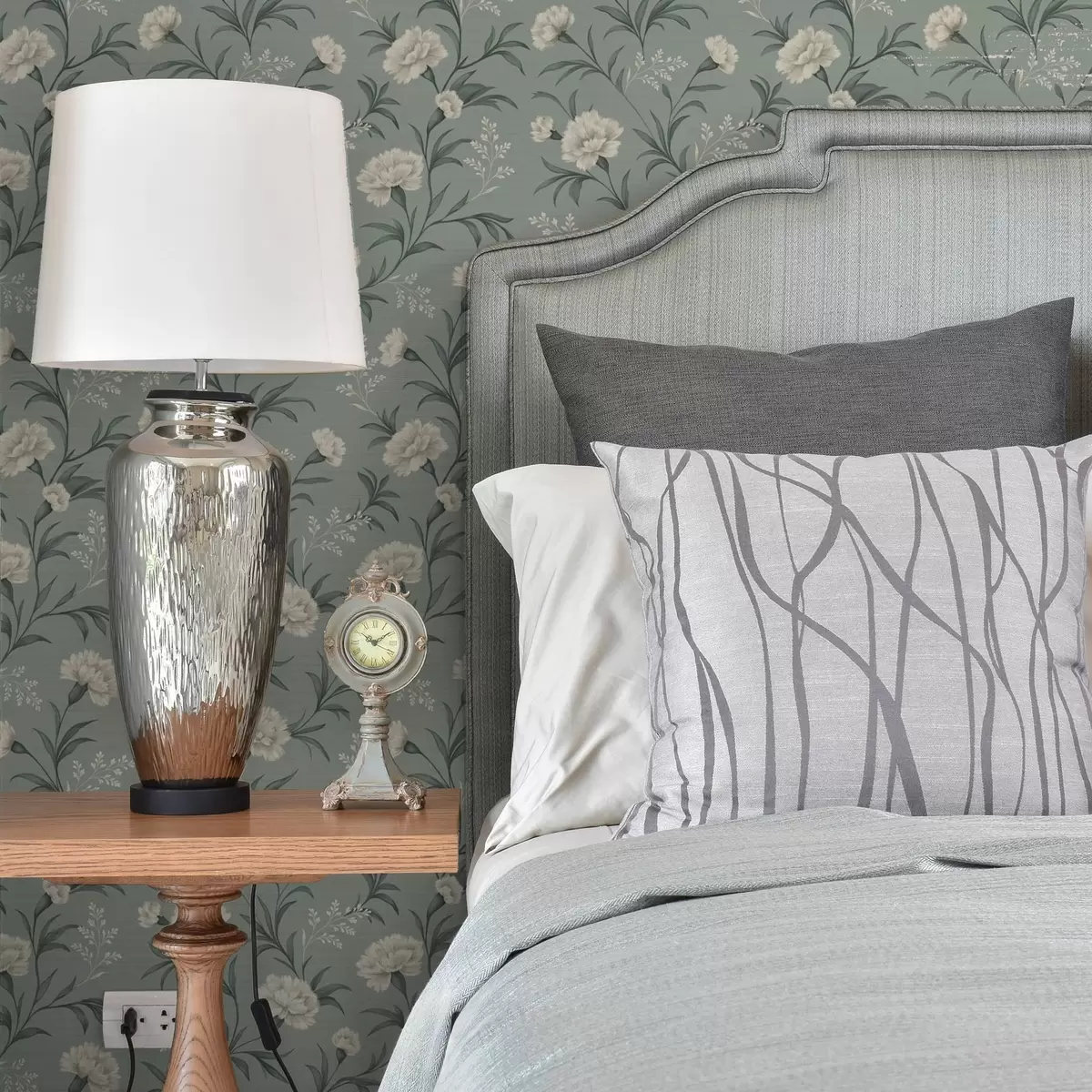 Bakgrund Pudriga nejlikor på en gråblå bakgrund, raffinerat tryck a00610