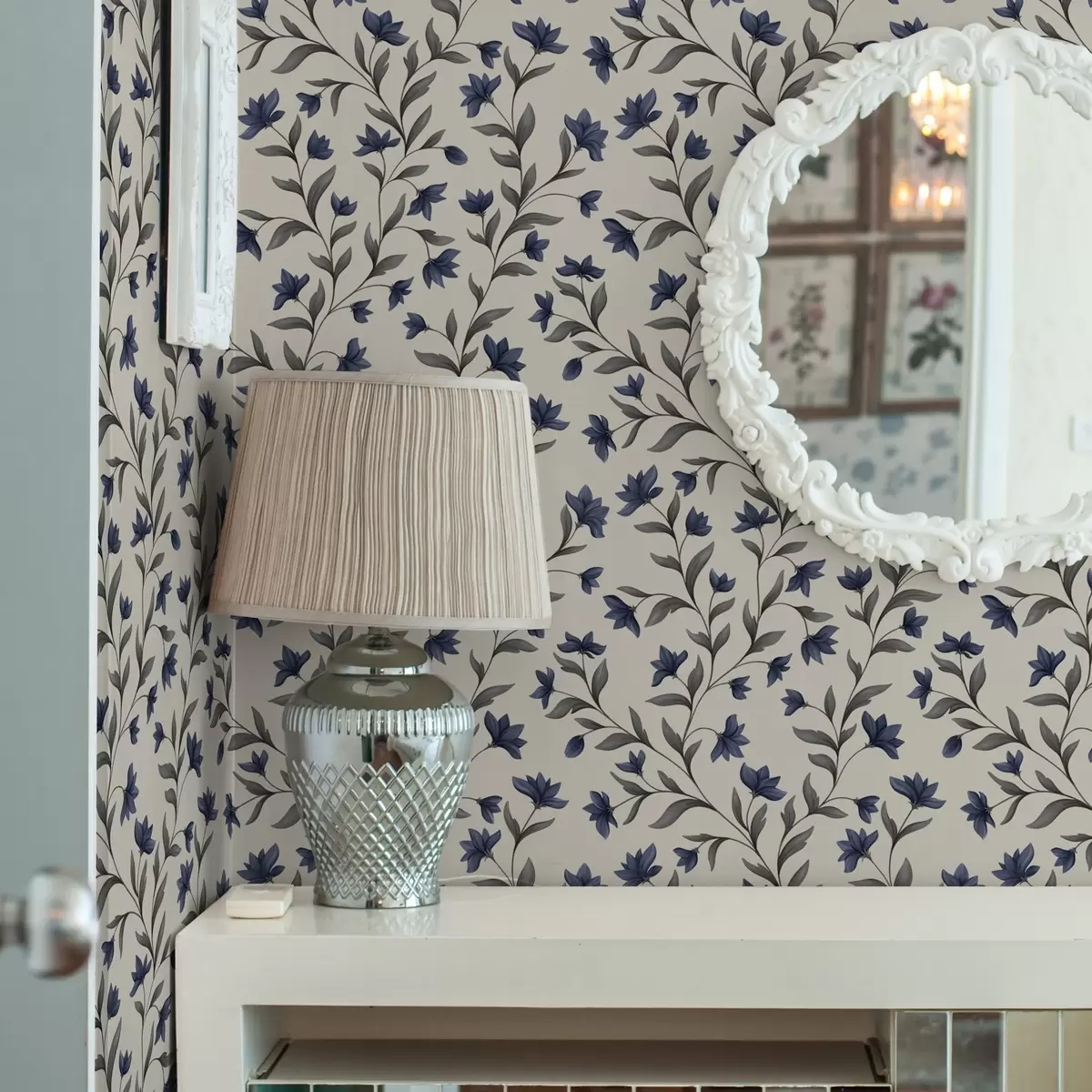 Bakgrund Blåklockor och grågrönt på ljus bakgrund a00622v1