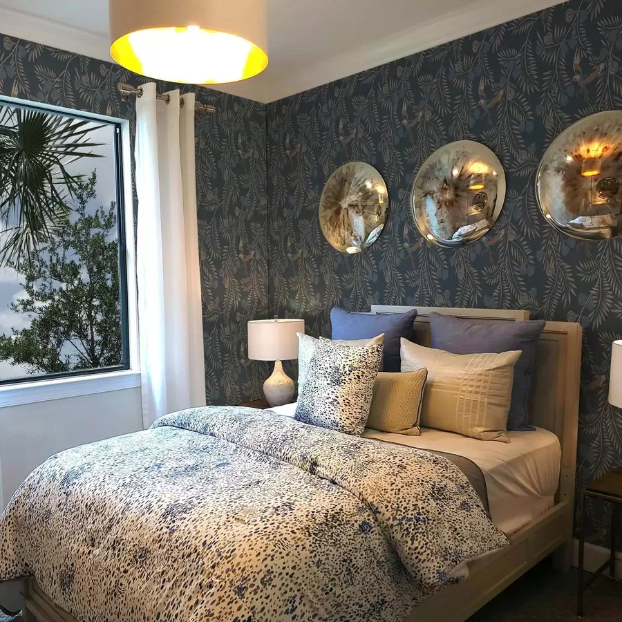 Fototapet Fågel bland blå frukter och palmblad, indigo a00726