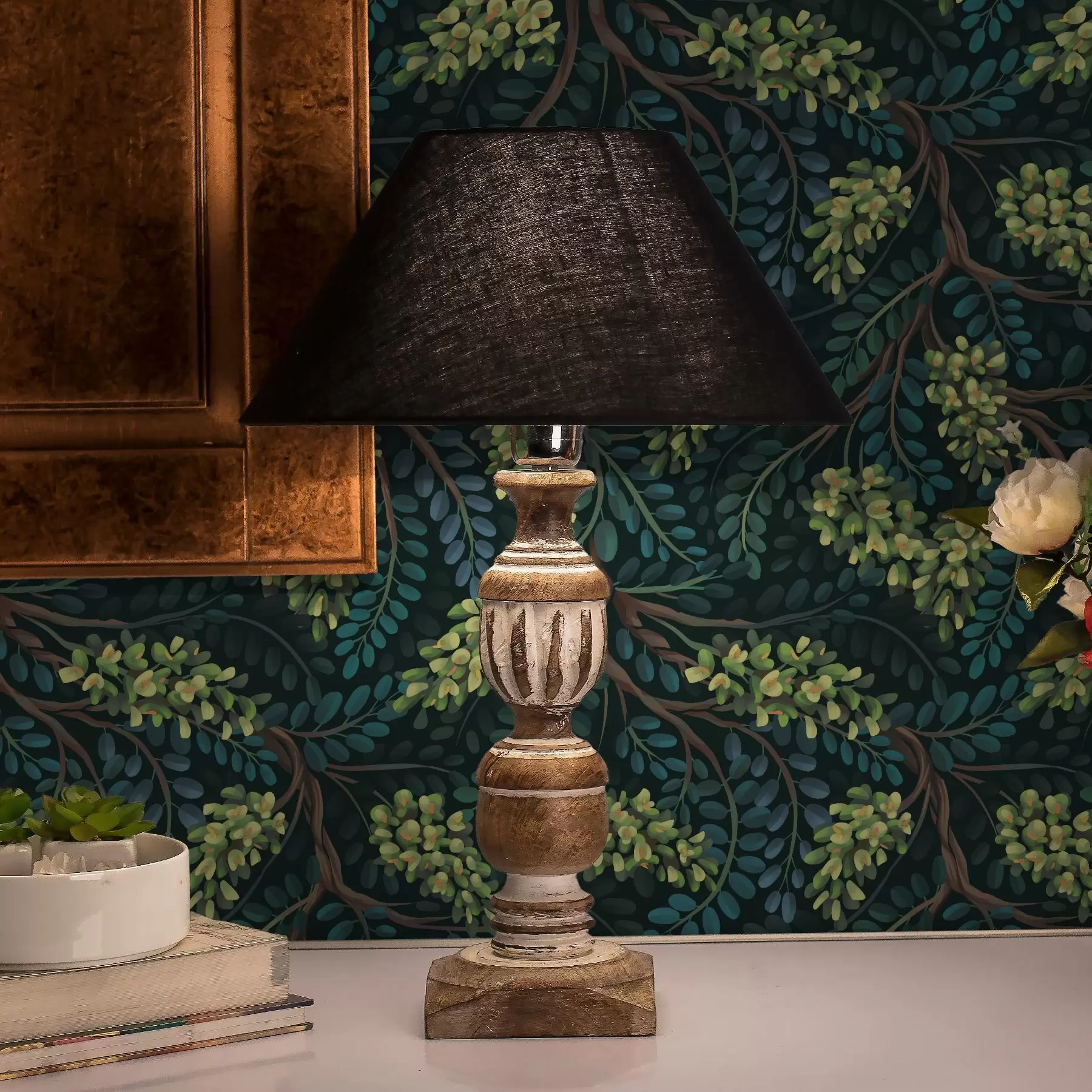 Fototapet Grenar med grönaktiga blomställningar på mörk bakgrund a00786