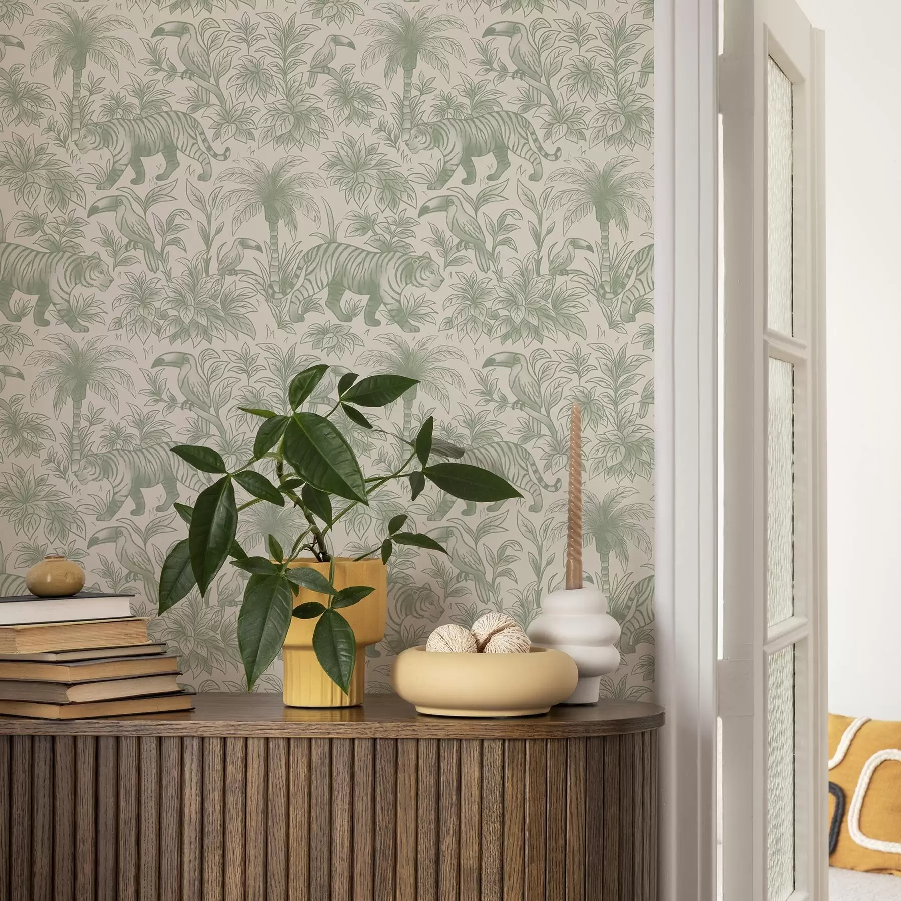 Fototapet Tigrar och tropiska fåglar bland palmer på en ljus bakgrund a00711