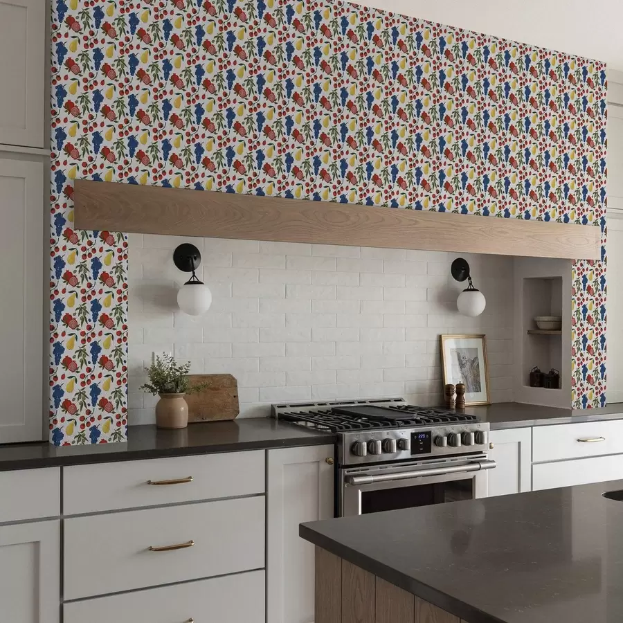 Fototapet Saftiga frukter: granatäpplen, druvor, päron på vit bakgrund a00801