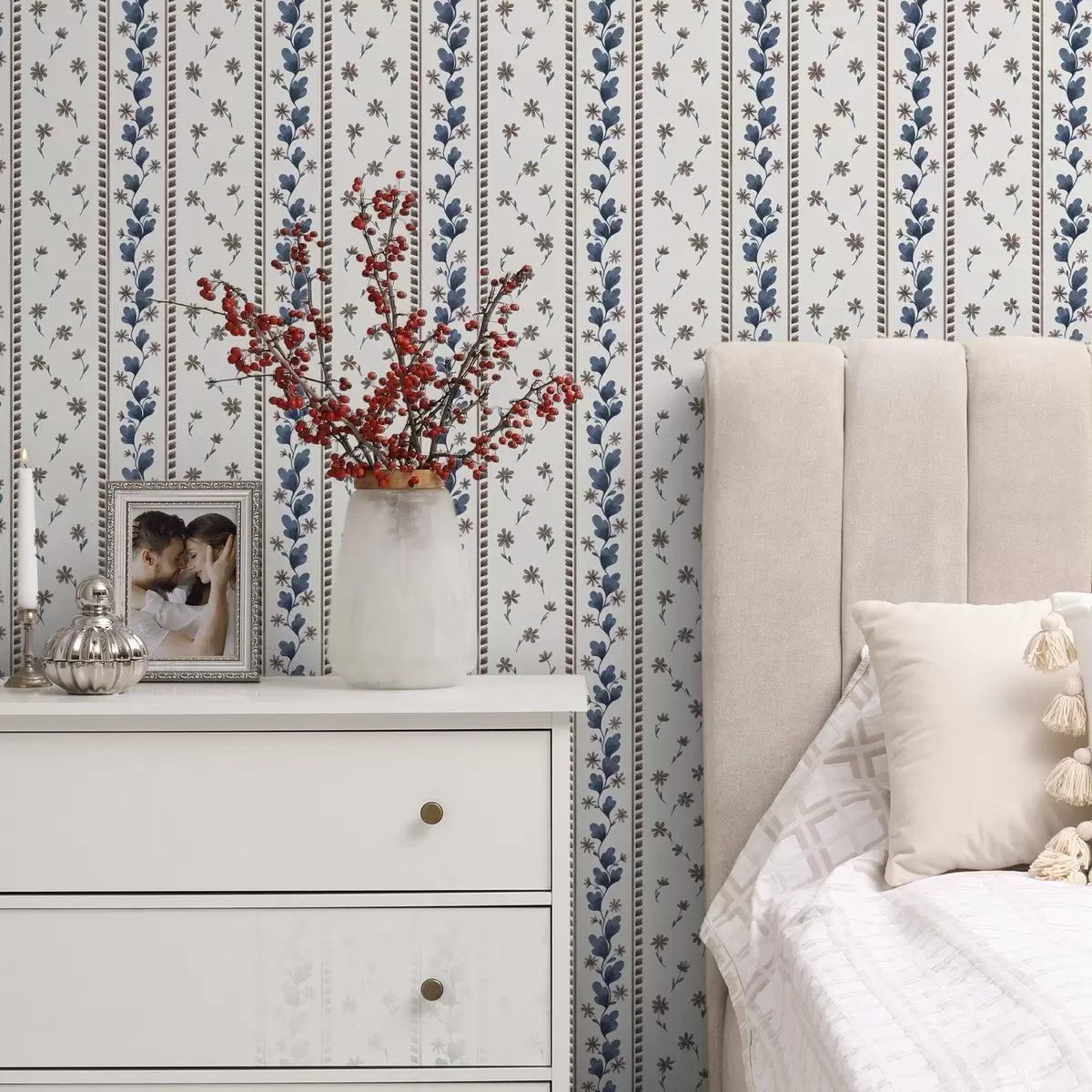 Bakgrund Vertikala blommiga ränder i blåbruna nyanser a00811v2