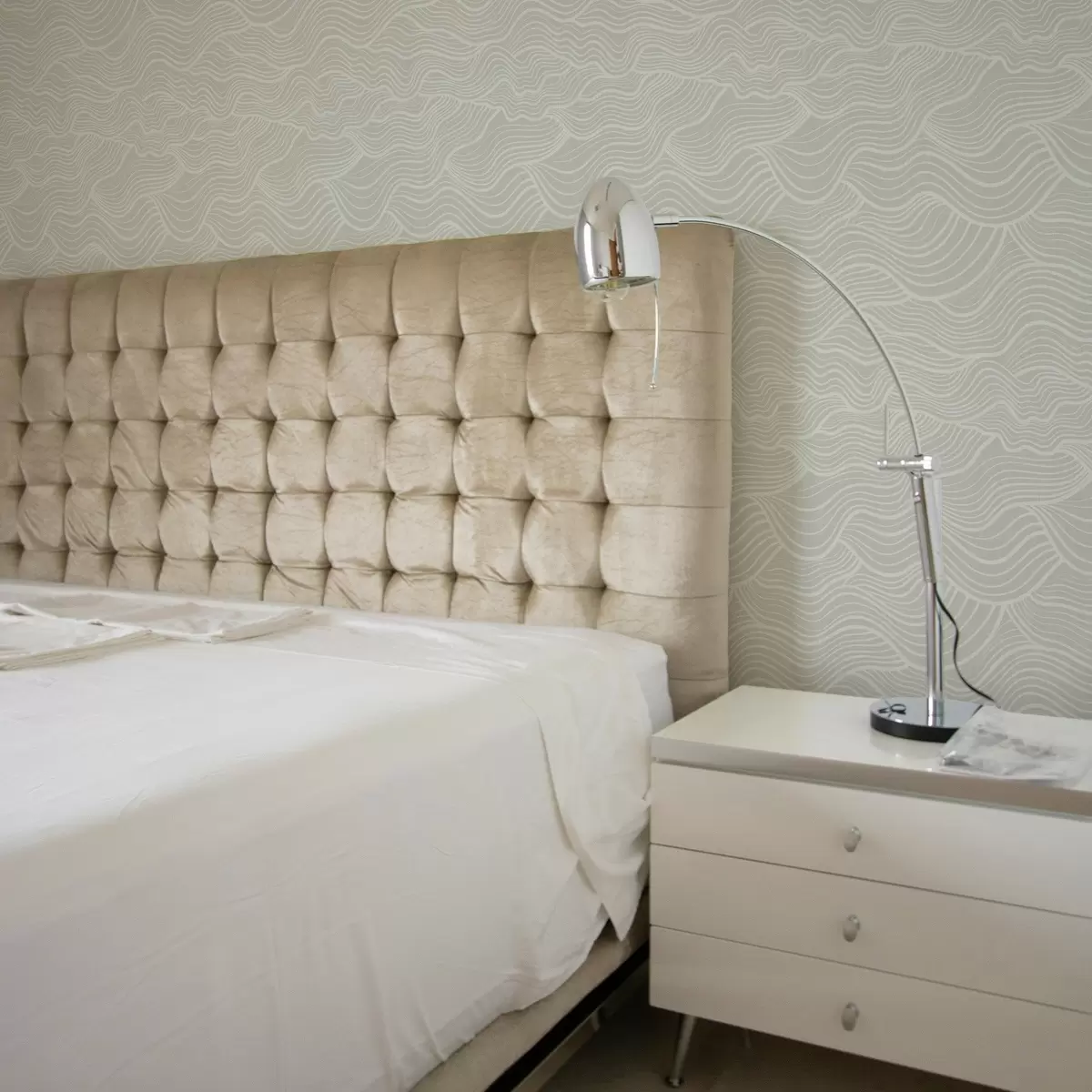 Bakgrund Vågor på grå-olivgrön bakgrund med tygstruktur a00681