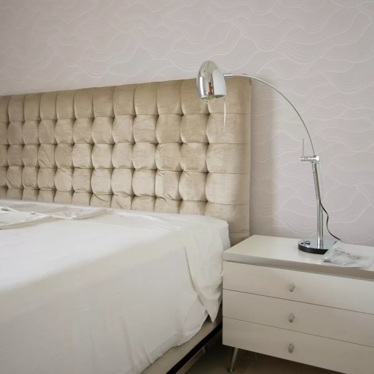 Bakgrund Pastellrosa bakgrund med vågiga linjer a00682v3