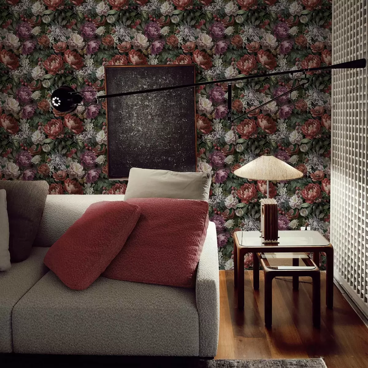 Bakgrund Mörka dramatiska pioner, bär och fjäril på svart bakgrund a00862