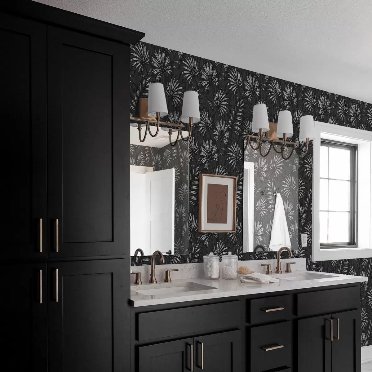 Bakgrund Svartvita palmblad på mörk bakgrund a00891