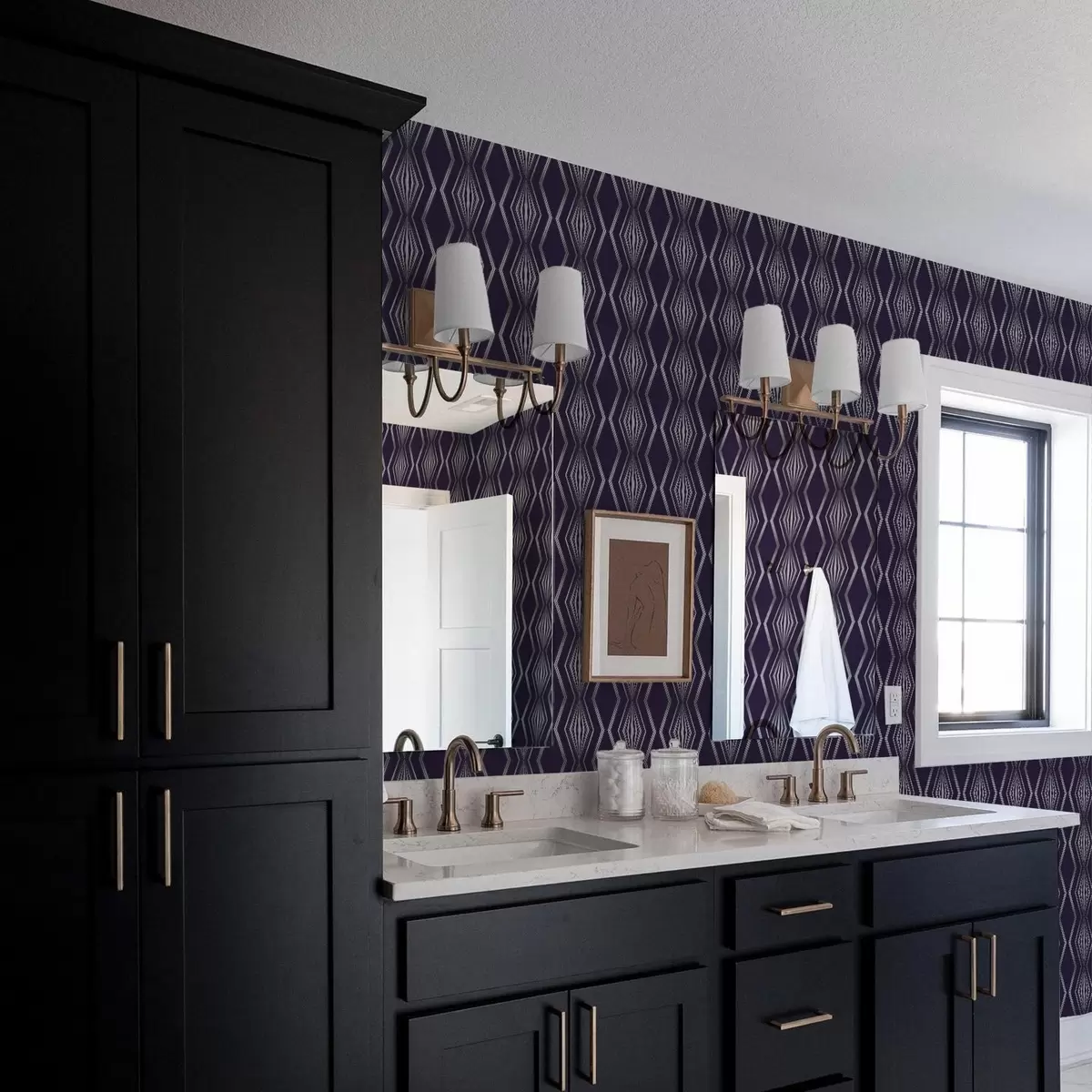 Bakgrund Rik violett bakgrund med diamanter och grå zigzaglinjer a00974v1