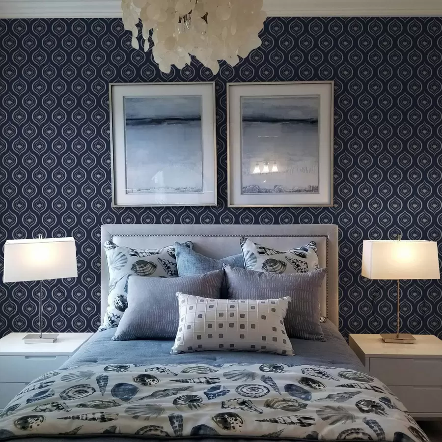 Fototapet Kontrasterande droppmotiv med en blomma på mörkblå bakgrund a00977v1