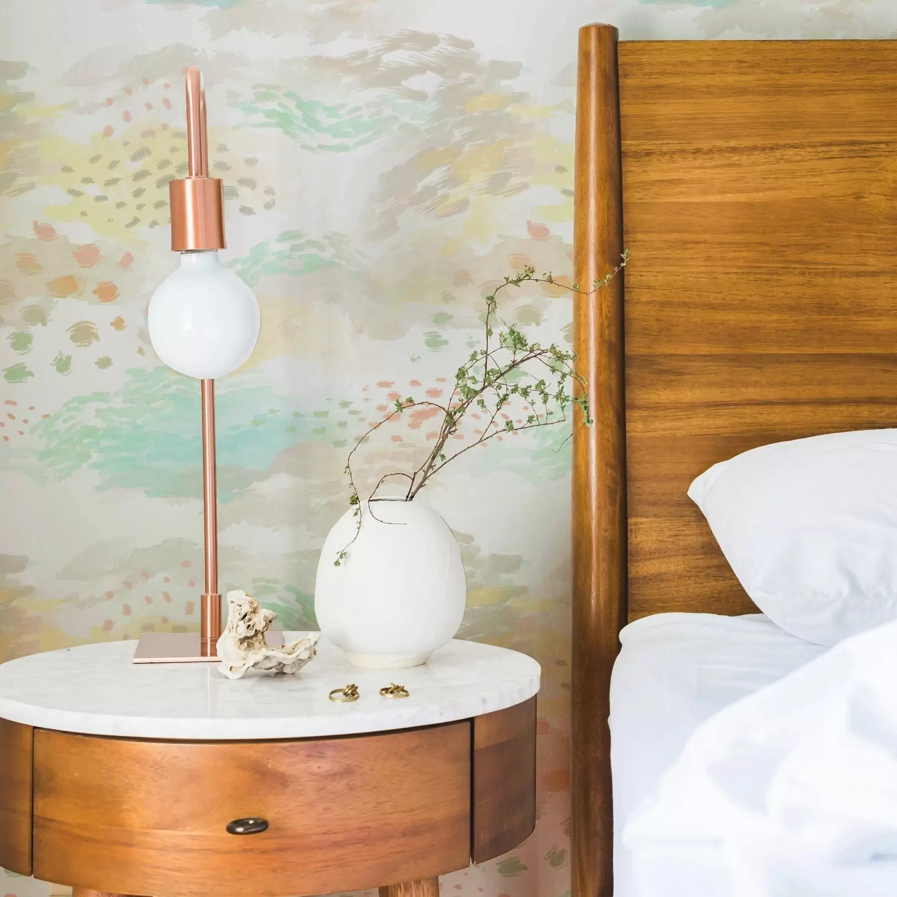 Fototapet Ljusa pastellfärgade penseldrag på en nästan vit bakgrund a00999