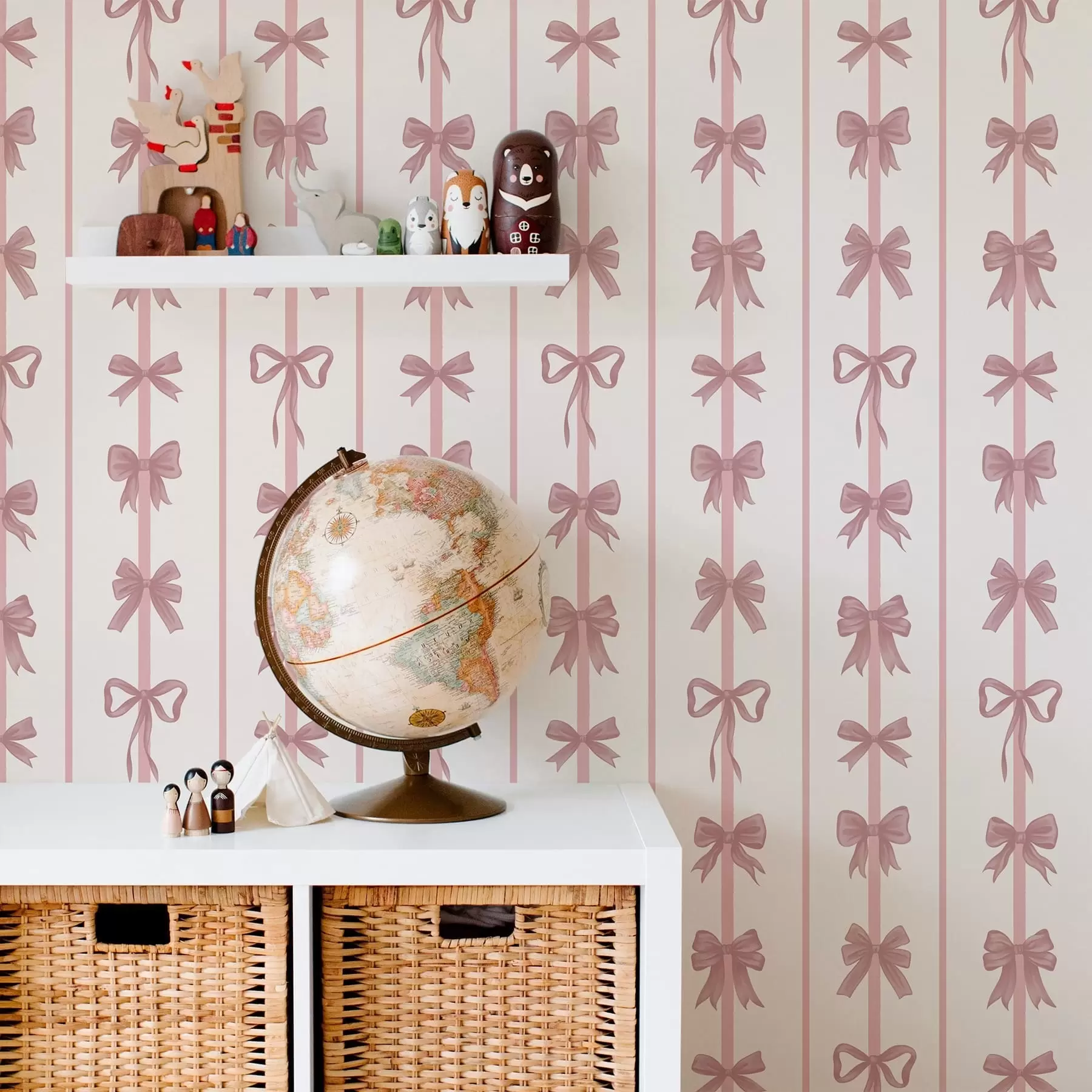 Fototapet Rosa rosetter i vertikala ränder på ljus bakgrund a01075