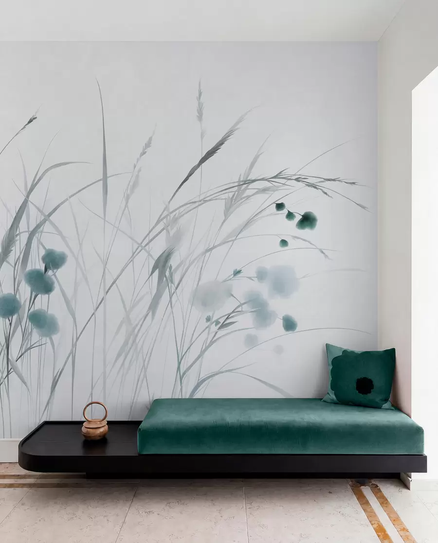 Fototapet Högt gräs och små blå vildblommor mot en ljus bakgrund, i en strukturerad boho-stil w09902v1