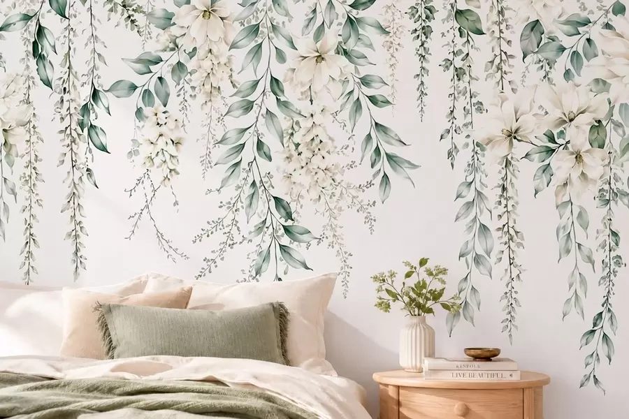 Fototapet Blommor som faller i kaskader och grönt bladverk mot en ljus bakgrund w05736