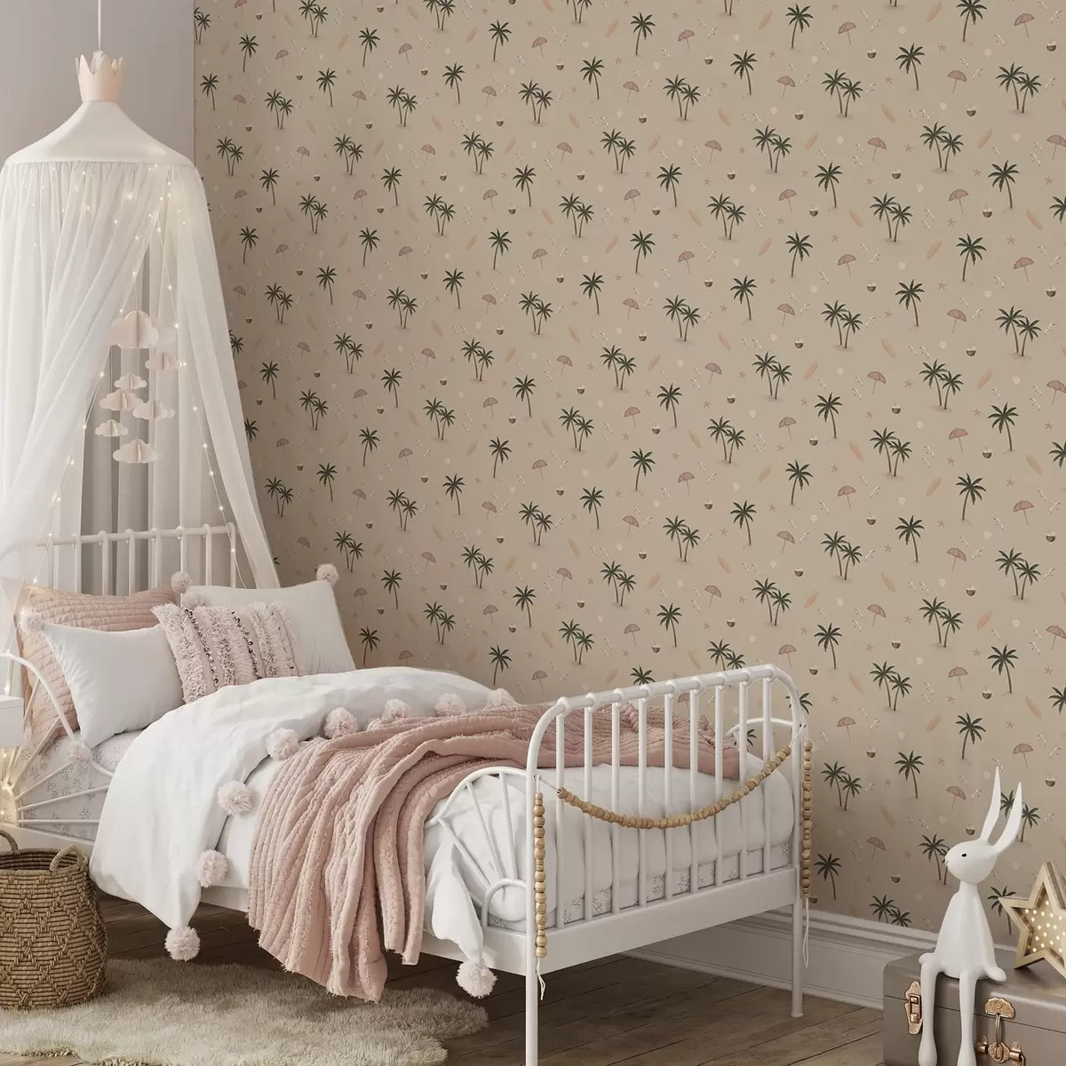 Bakgrund Tropiska palmer, fåglar och rosa parasoller mot en beige bakgrund a01280v2